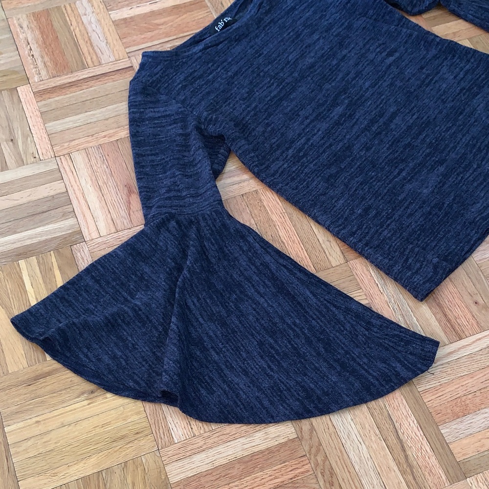 fab’rik Bell Sleeve Knit Sweater - Women’s Size Medium - EUC